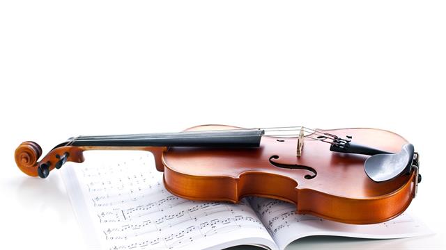 Geige und Musiknoten